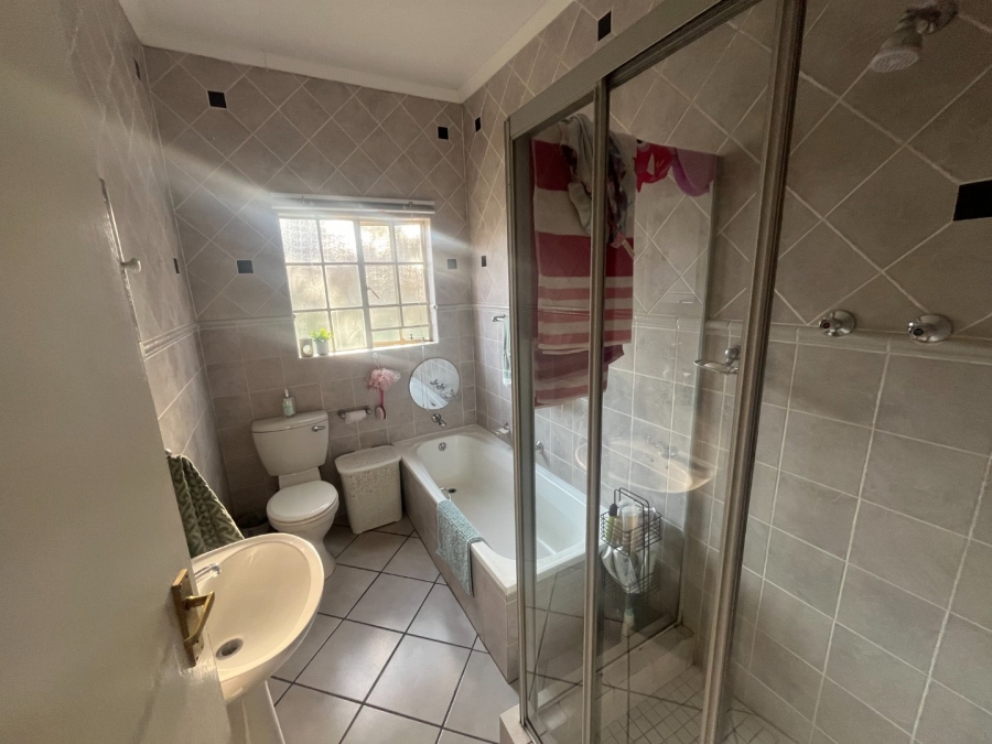4 Bedroom Property for Sale in Safari Gardens North West